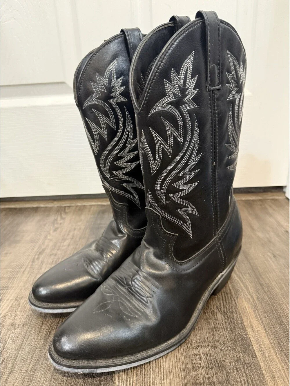 Laredo men black